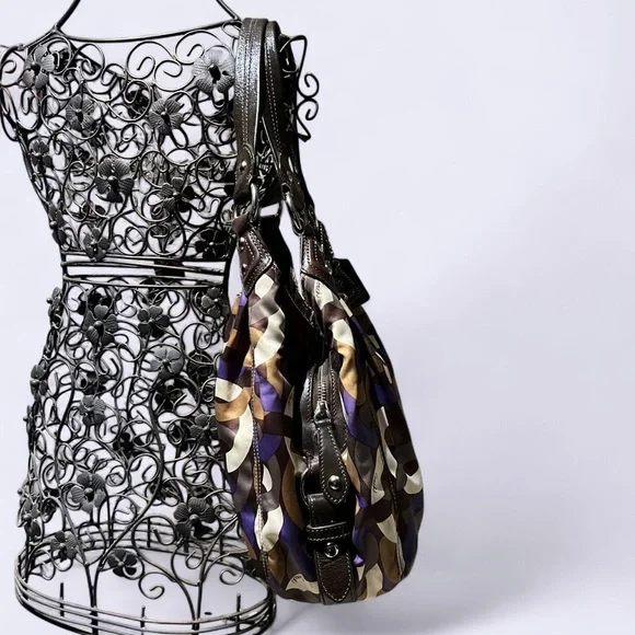 Coach - Picture 6 of 13